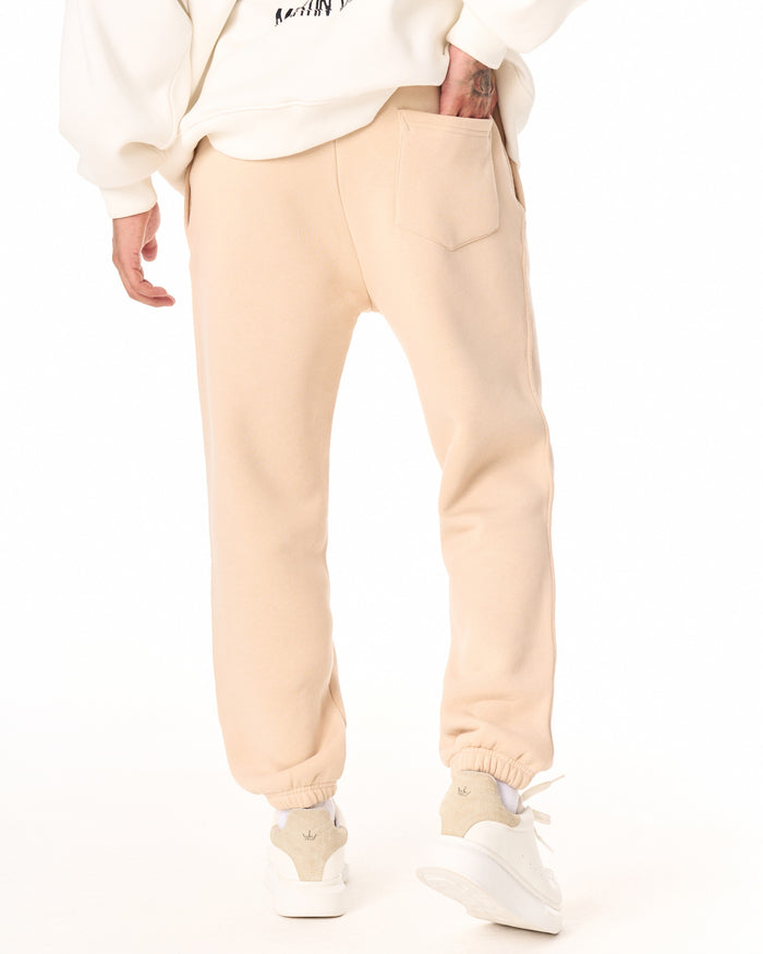 Martin Valen MV Basic beige jogger, three-quarter view showing elasticated hem and sneaker