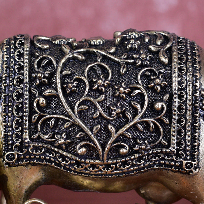 White Whale Superfine Gold Elegant Kamdhenu Cow and Calf Brass Statue Spiritual Showpiece