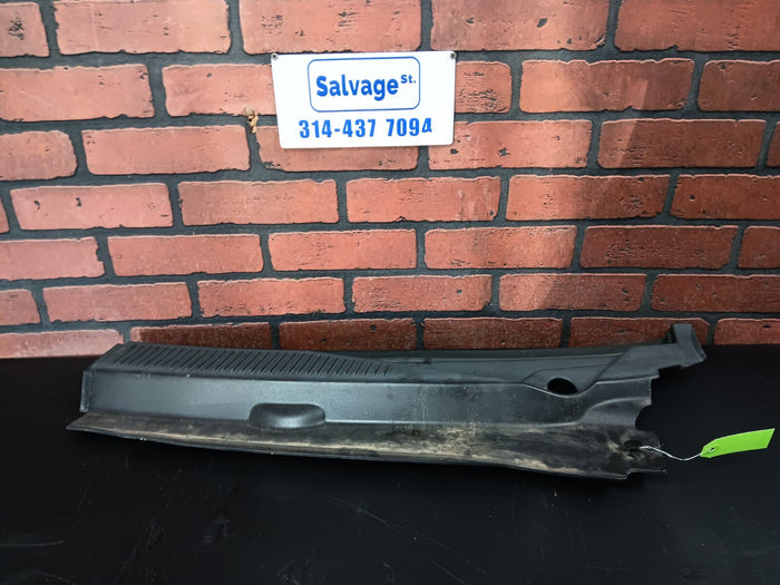 05-10 Jeep Driver LH Side Windshield Defroster Cowl Grille Cover 55156853ag