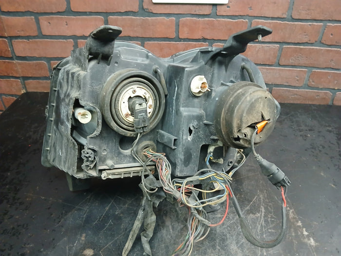 2008-2010 Jeep SRT-8 Grand Cherokee Passenger RH Side Headlight Assembly Damaged