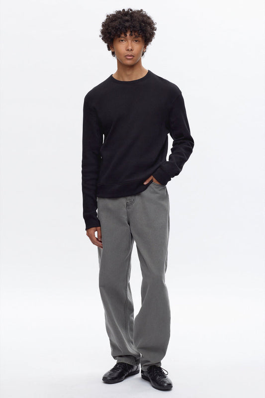 Cameron is 6 ft 0in, a regular size M, and wearing size M.