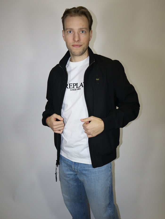 Černá  / L
