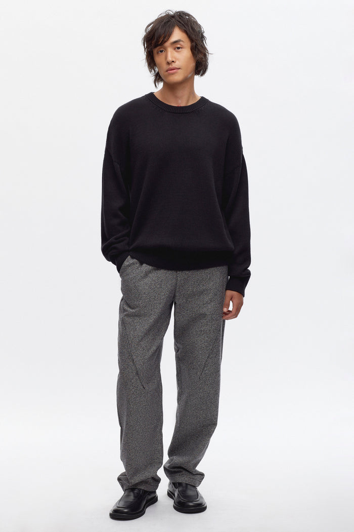 Tashi is 6'0, a regular M and is wearing a M.
