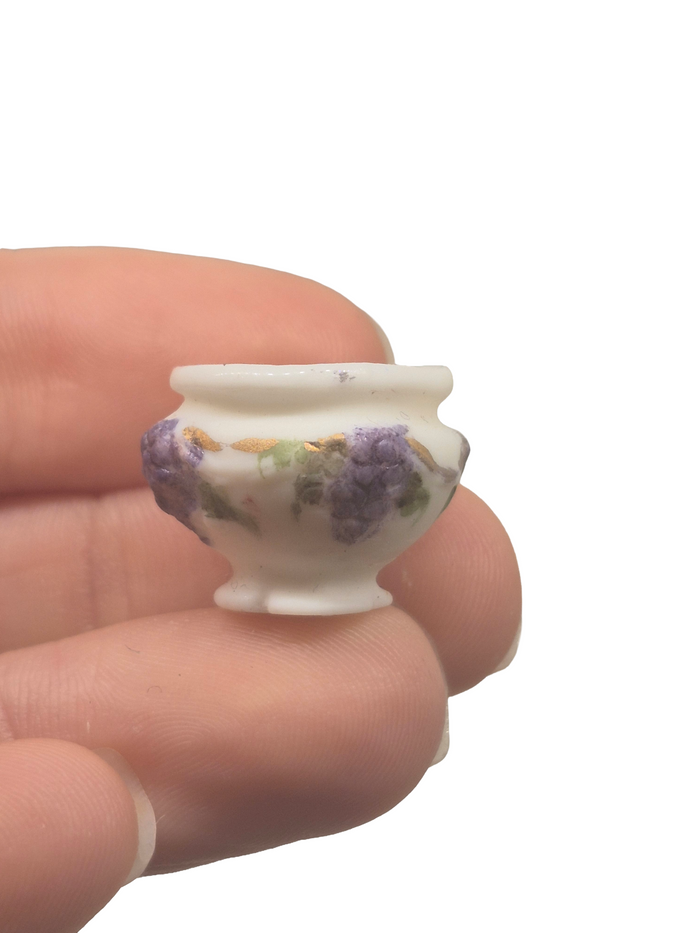 Ginger – Porcelain Fruit Bowl w/ Grape Designs