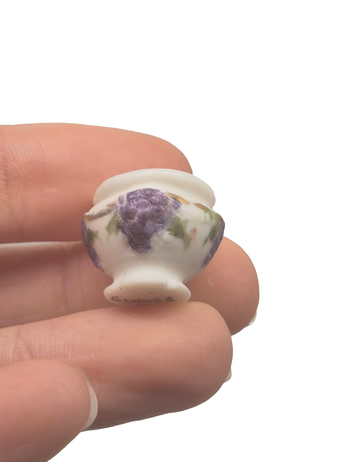 Ginger – Porcelain Fruit Bowl w/ Grape Designs