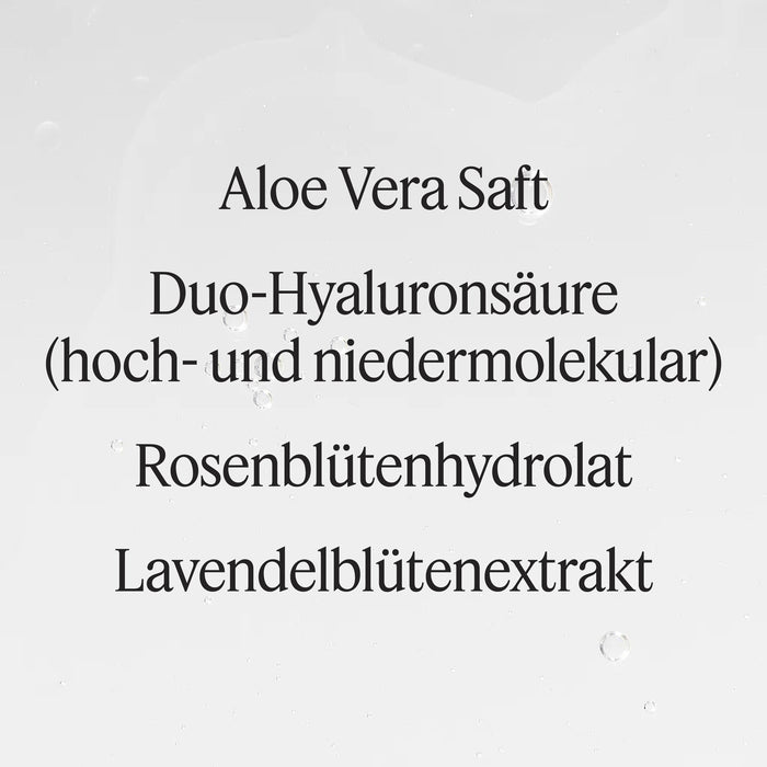 Nahaufnahme der leichten Textur des Santaverde Hyaluron Duo Treatment ohne Duft – Wirkstoffbild mit Hauptinhaltsstoffen wie Duo-Hyaluronsäure, Rosenblütenhydrolat und Lavendelblütenextrakt
