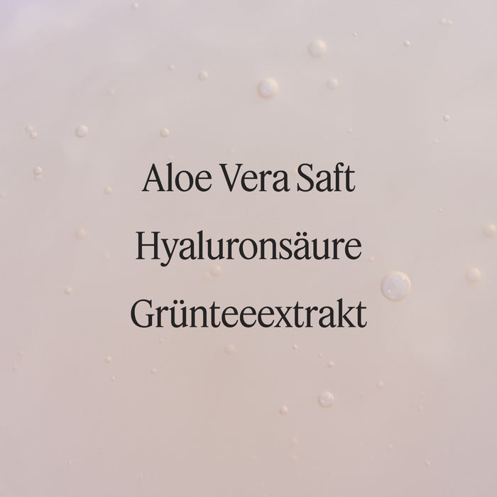 Santaverde Hyaluron Eye Serum – Texturbild des parfumfreien Augenserums mit  Hauptinhaltsstoffen Aloe Vera Saft, Grünteeextrakt und Hyaluronsäure