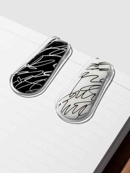 Signature clips in use inside a clear agenda.