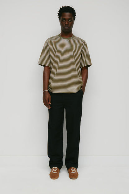 Model is 6'2" and is wearing a size 32.