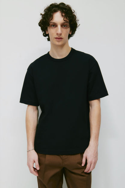 Model is 6’0” and is wearing a size M.