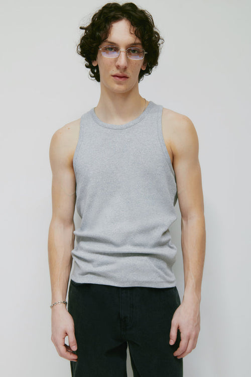 Model 6'0.5" and is wearing a size L.