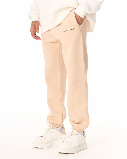Martin Valen MV Basic beige jogger full-length view, showing elastic cuffs at ankles and white sneakers