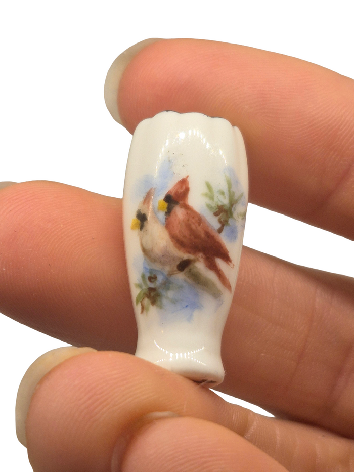 Niglo – Handpainted Birds on Vase with Golden Trim