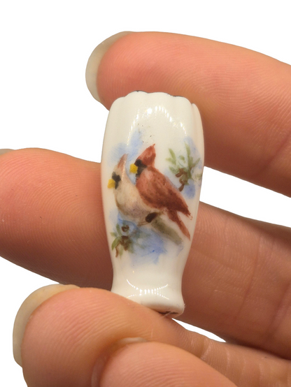 Niglo – Handpainted Birds on Vase with Golden Trim