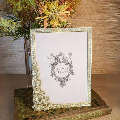 Olivia Riegel Evelyn Frame