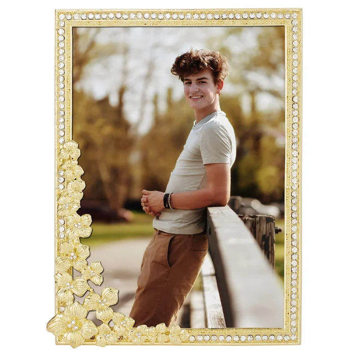 Olivia Riegel Evelyn Frame