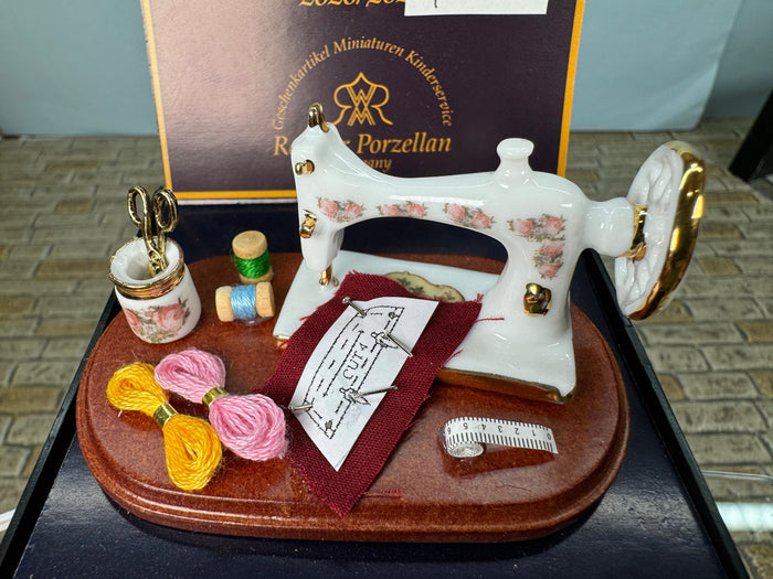 Sewing Machine Reutter Porcelain Germany