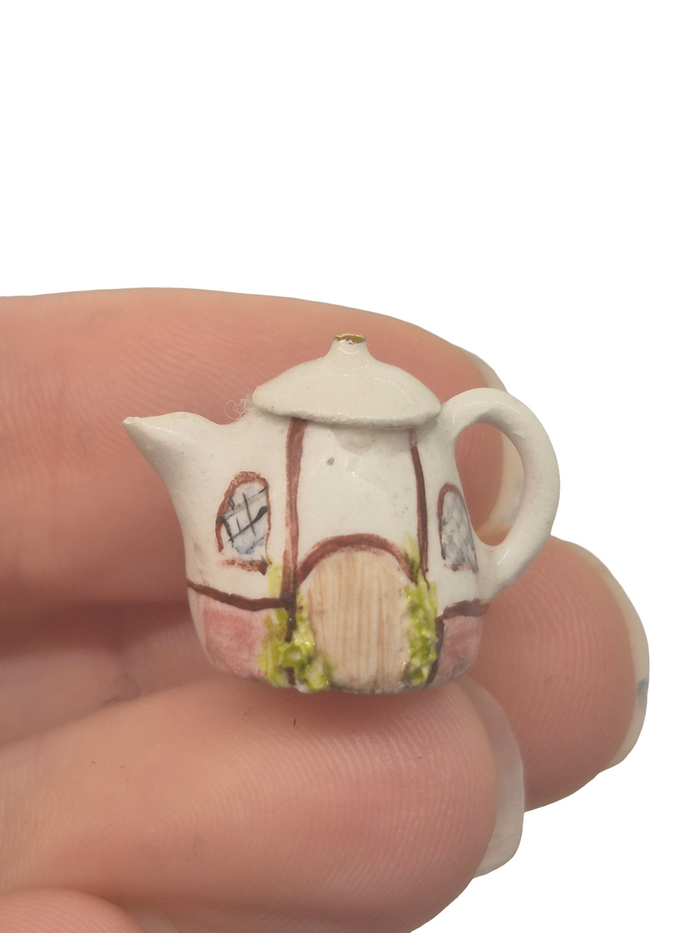 Valerie Casson – Handpainted House Porcelain Teapot