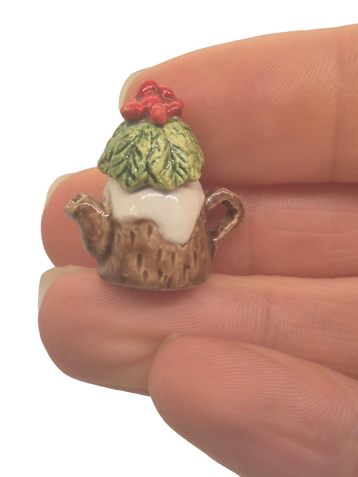 Valerie Casson – Porcelain Log Teapot with Holly Berry Lid