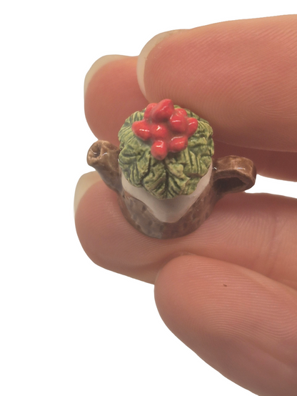 Valerie Casson – Porcelain Log Teapot with Holly Berry Lid
