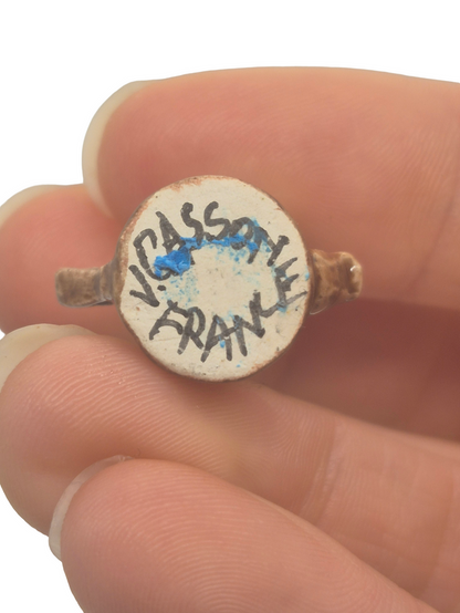 Valerie Casson – Porcelain Log Teapot with Holly Berry Lid
