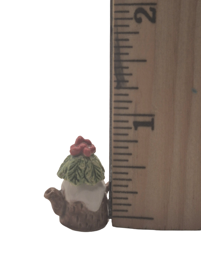 Valerie Casson – Porcelain Log Teapot with Holly Berry Lid