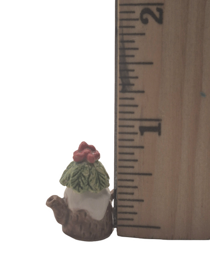 Valerie Casson – Porcelain Log Teapot with Holly Berry Lid