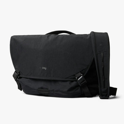 22L / Black