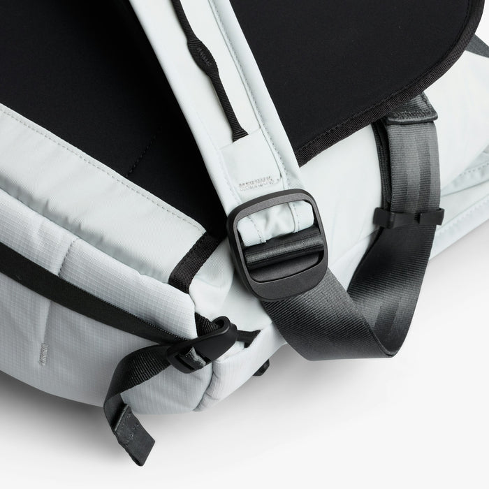 Venture Messenger 16