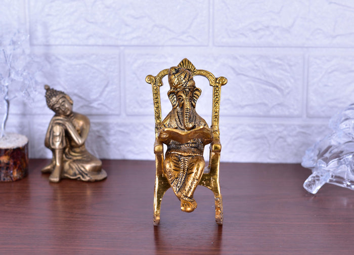 White Whale Superfine Peacock Brass Showpiece Idol Figurine Sculpture for Birthday Gift Table Home Decoration